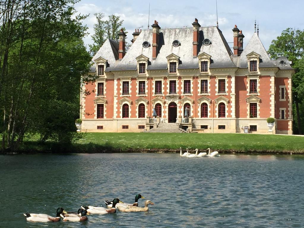 Chateau Du Breuil Bed and Breakfast Gevrolles Eksteriør billede
